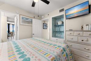 Amazing Gulf Views! Resort! Beach Chair Service by Dolce Vita Getaways PCB