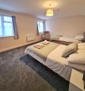 Contractor House, Sleeps 6 to12, Parking, Long Stays