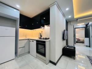 9 Modern Lux Fully Furnished Apartment