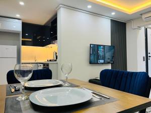 9 Modern Lux Fully Furnished Apartment