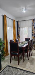 The Sanctuary - Modern 2Bed Maisonette in Secure Foxdale Estate Solar Wi-Fi Garden