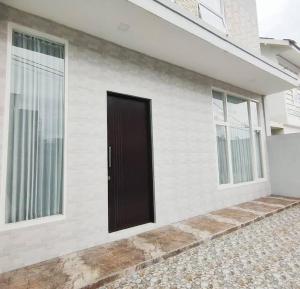 Villa kayu manis batu