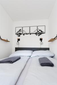 Luxury Modern Apartment with Balcony