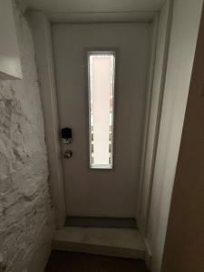 Lower level newly renovated studio apartment in central downtown location