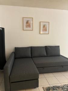 Modern 1BR and Sofa Bed Near Airport