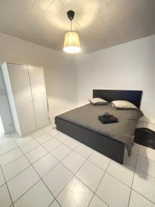 Modern 1BR and Sofa Bed Near Airport