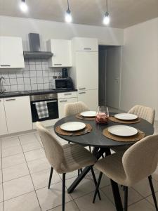 Modern 1BR and Sofa Bed Near Airport