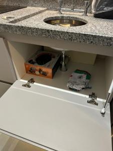 Studio completo em frente ao Colegio Poliedro