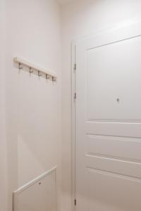 Modern Long-Term Apartment with Balcony