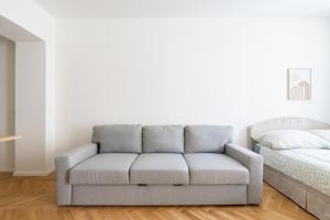 Modern Long-Term Apartment with Balcony