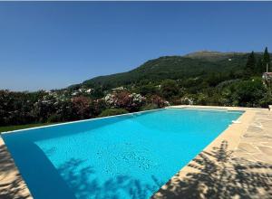 Côte dAzur villa darchitecture méditerranéenne Vence entre mer et montagne