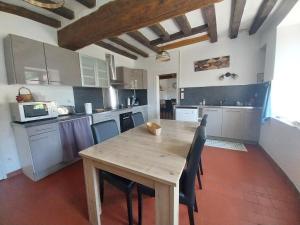 Proche le Mans, Parigné lEvêque,maison forestière, accueil chevaux possible 11 pers