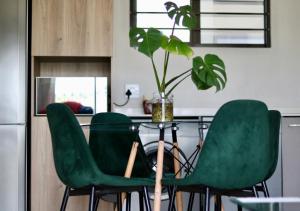 3 Bedroom Apartment Private Garden - Legae la Oliphant