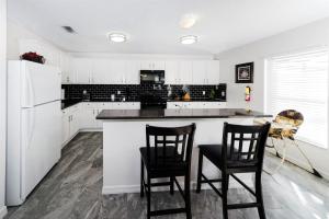 Spacious 6BR 4BA Villa, Private Pool, Near Disney