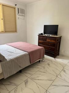 Enseada 3 blocks from the beach