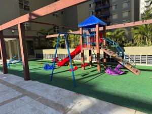 Enseada 3 blocks from the beach