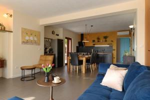 Apartment Serenity with Private Pool Near the Beach