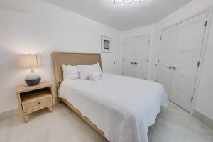 New Remodeled 3BR Beach Colony Resort, Oceanfront