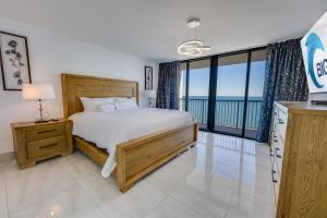 New Remodeled 3BR Beach Colony Resort, Oceanfront