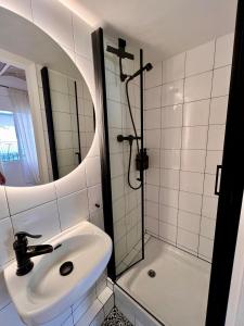 Cozy Barceloneta Beach Flat - Newly Renovated