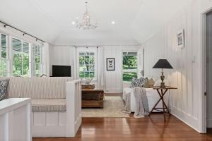 The White House Milton