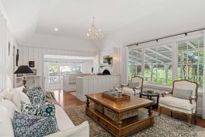 The White House Milton