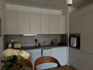 Chic & Cozy City Apartment near Nivy Station