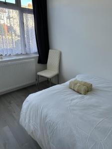 Newly Refurbished 3-Bed Home in London, Free Parking