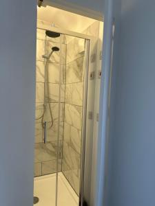 Newly Refurbished 3-Bed Home in London, Free Parking