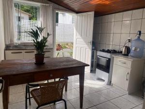 Anitápolis central -apartamento com jardim