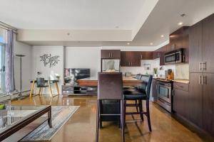 Cozy, Spacious & Trendy in the Heart of Downtown Calgary with Parking, Shops, Dining, and more!