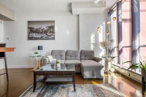 Cozy, Spacious & Trendy in the Heart of Downtown Calgary with Parking, Shops, Dining, and more!