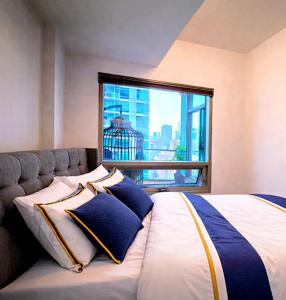 Breath-Taking-View-5 Guest-2BR2WR-DTskyline-18th Floor