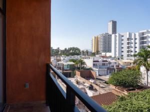 Spacious Apartment with Rooftop Pool near Malecon