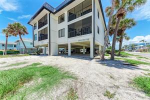 Anna Maria Island Beach Sands 202-Private Beach Access-Heated Pool