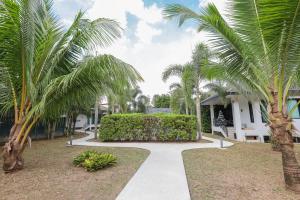 Nua Tone Pool Villa I Mountain View I Bangtao Beach