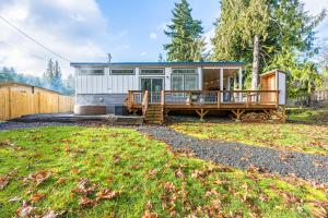 Rivers Edge river side tiny home