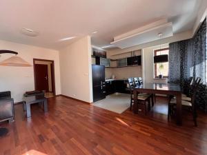 Dreaming & Silent City Apartment with Balcony & Parking