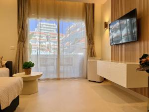 Sunny Escapes - Playa de las Americas