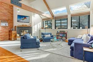 Warm Mountain Home - 2 minute walk to Ski Shuttle