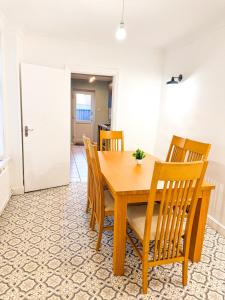 Spacious 3-Bed Home with Parking & Fast Wi-Fi