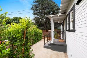 Newly Renovated 2Bedroom Haven with Private Garden