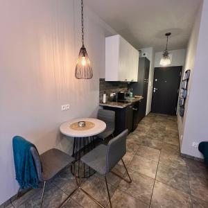 Studio Krzemieniecka, metro Słodowiec, heating, free parking by Cosmo Spirit