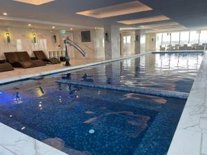 2802 - high rised 3 bedroom apartment in box hill with carpark