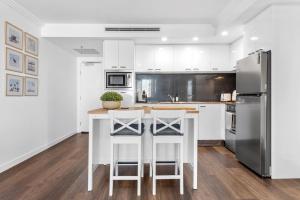 Modern on Mary 1 Bedroom, 1 Bathroom, 1 Car, Views!