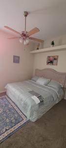 Cozy room with heated pool & spa