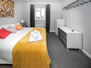 1 of 5 Room Cozy, spacious and modern in Camden Town