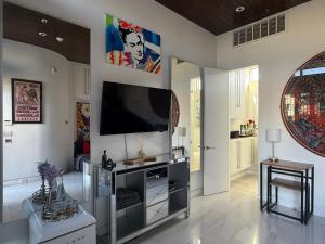 Private Art-Inspired Loft in Midtown with Skyline Views