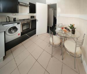 2 of 5 Room Cozy, spacious and modern in Camden Town