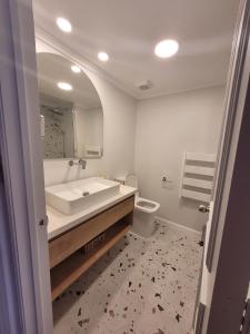 Frente la avenida del mar 8 personas